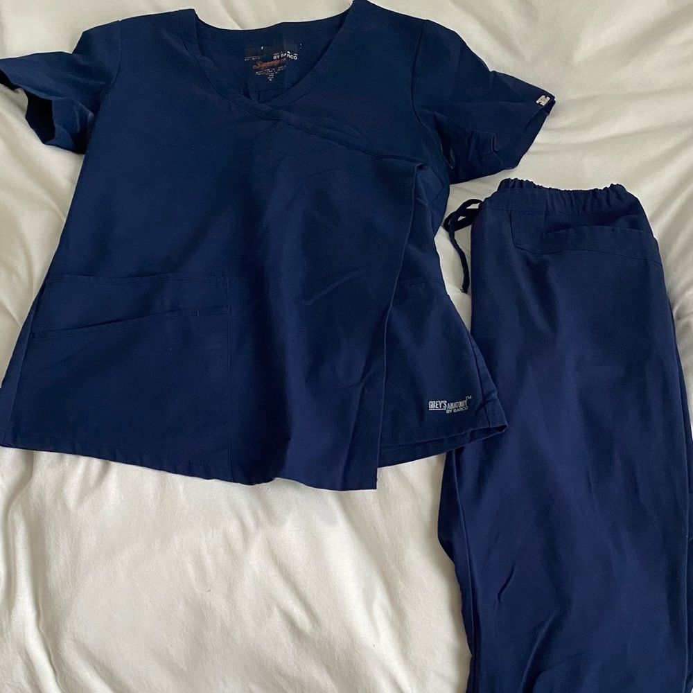4 pairs of navy scrubs, lightly worn, size small
